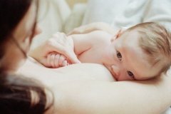 儿科专家崔玉涛：母乳喂养需要注意什么？